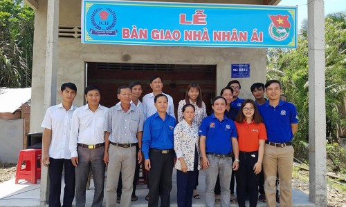 Lễ bàn giao nhà nhân ái